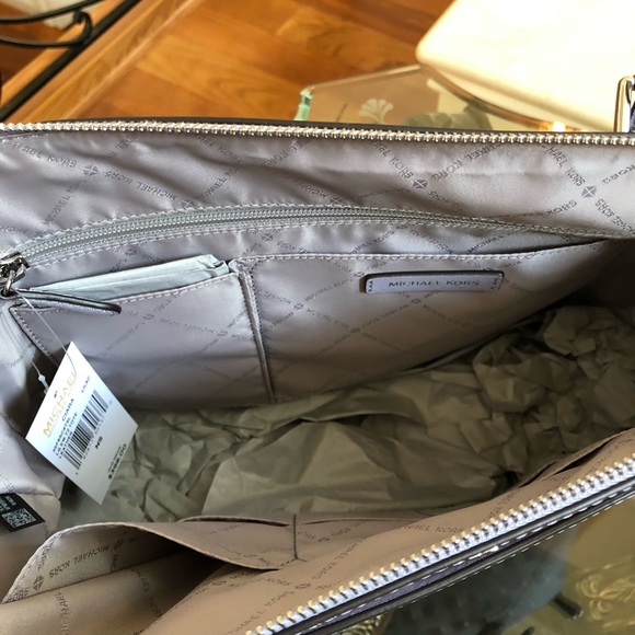 NWT 2pcs Michael Kors large Ciara tote&wallet set - Picture 7 of 8